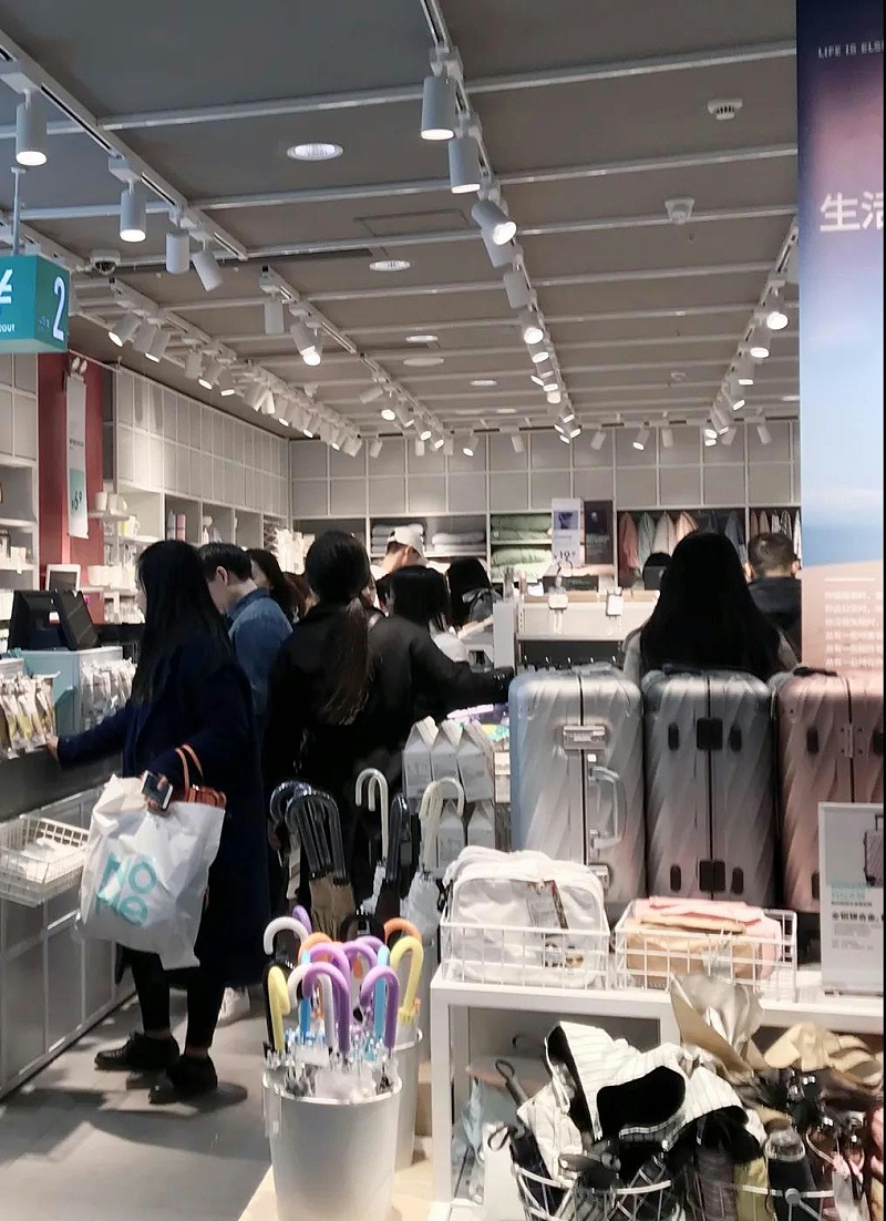 商鋪如何營(yíng)造高端氛圍？“無(wú)主燈”了解一下